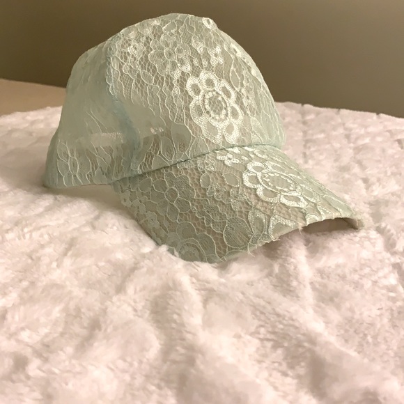 🤍NWOT 2 Super cute Women’s Caps🤍 - Picture 2 of 5